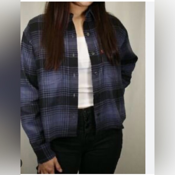 Levi's Women's Navy Blue Maple
Utility Plaid Cropped Flannel size Small - Picture 2 of 6